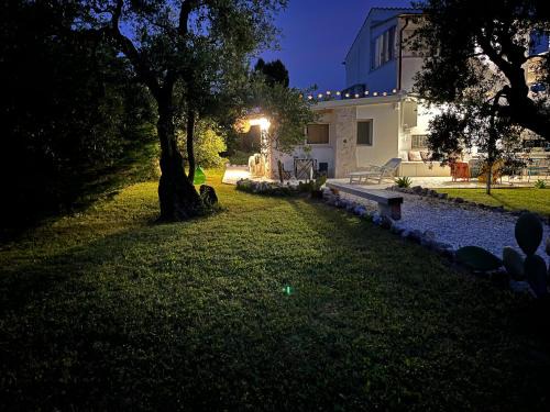 Trani Cama Y Desayuno | B&B Villa Mediterranea with parking space