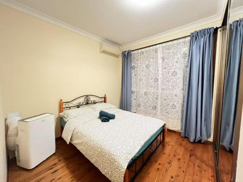 Eastwood Casa | B Banana Room