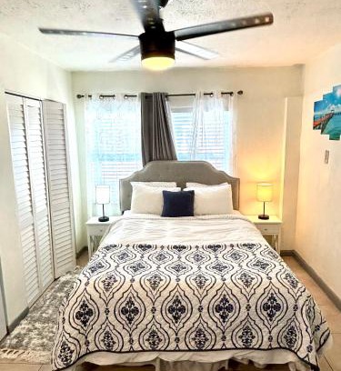 Juno Ridge Apartamento | (B) Casa Azul. Minutes from the Beach & Mall