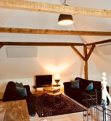 Huenxe Apartamento | b e d & a g e d e s i g n -extra large- wunderschöne komplette Wohnung mit viel Platz & 4 Schlafzimmer b e d & a g e d e s i g n -small- wunderschönes Zimmer mit Bad Rechnungserstellung für Geschäftsreisende & Firmen