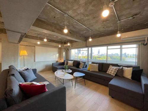 Hiroshima City Centre Apartamento | b hotel Dai3Himawari - 30 sec to PeacePark! HUGE comfort house Up to 10p