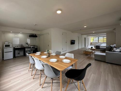 Hatsukaichi Apartamento | b hotel Kaniwasou 201 2BR Apt, Near Itsukushima Shrine, For 12 Ppl