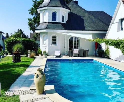Frauendorf Apartamento | B OUR GUEST at NEW FLAT NEARBY DRESDEN !POOL!