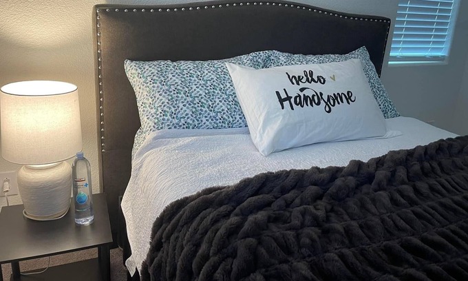 Roseville Casa | B3- Cozy queen bed at west Roseville