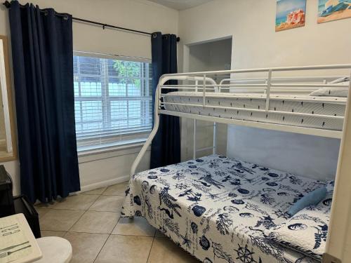 Little Havana Casa | B5 Best Value on Private Bedroom with Private Bathroom in Little Havana, Miami