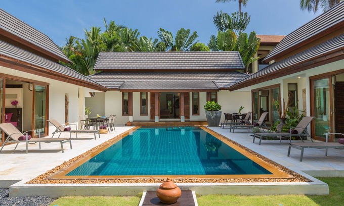 Bophut Villa | Baan Batur es un bellamente diseñado balinés estilo chalet con piscina y jacuzzi