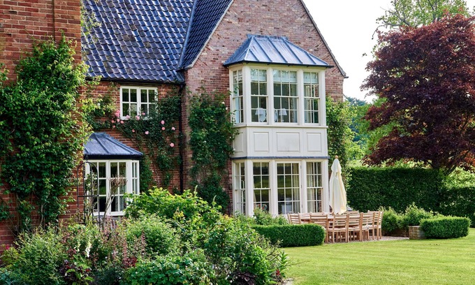 Fakenham Casa | Babies in travel cots not included in the capacity totals