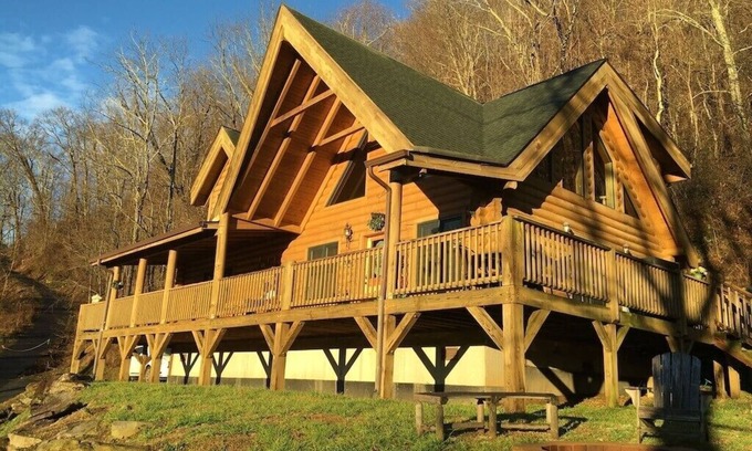 Maggie Valley Cabina | BABY BEAR’S CABIN, REAL LOG CABIN, SPECTACULAR VIEWS, HOT TUB, FIRE PIT