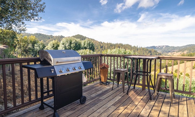 Woodacre Casa | Baby Hawk Nest w/ Views