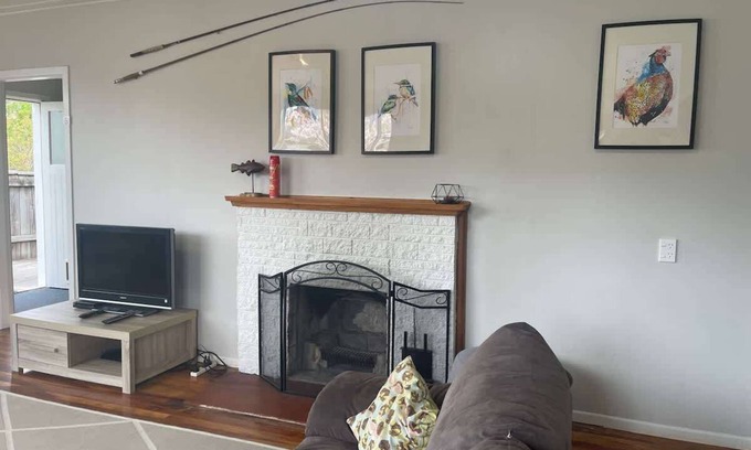 Two Mile Bay Casa | Bach 70 in Two Mile Bay and Pet Friendly