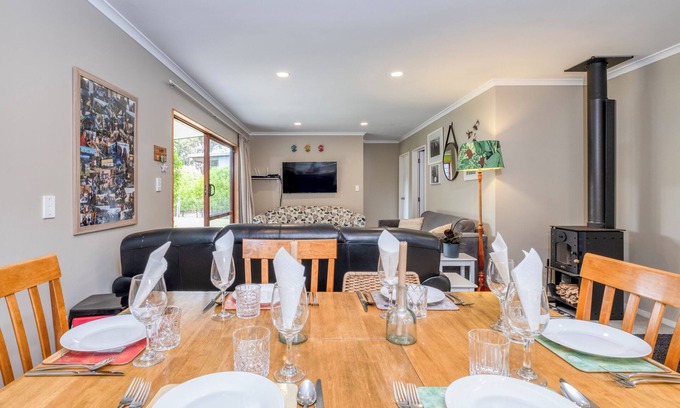 Kuratau Casa | Bach Noir - Kuratau Holiday Home