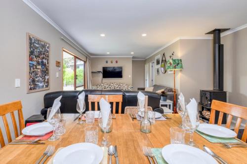 Kuratau Casa | Bach Noir - Kuratau Holiday Home