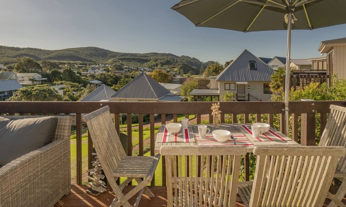 Onemana Casa | BACH ON THE GROVE - ONEMANA HOLIDAY HOME, family friendly in Onemana