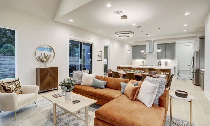 Holly Casa | Bachelor/ette House — East Downtown