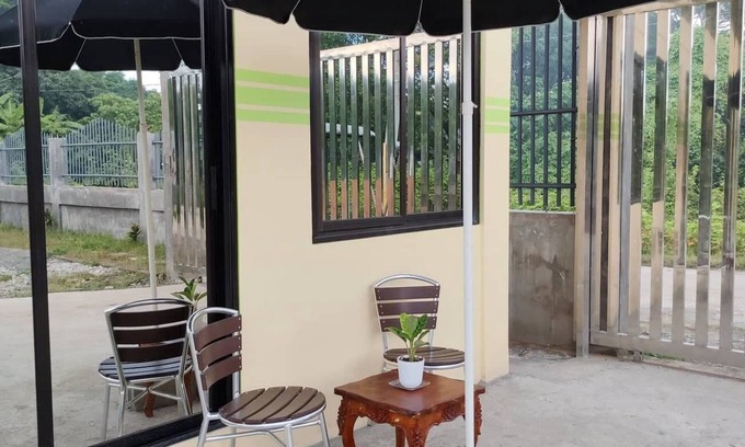 Urdaneta City Apartamento | Bachelor Pad w/ NetFlix,Halfcourt and unlimited Wifi