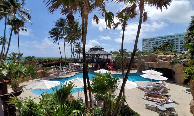 La Gorce Apartamento | Bachelorette Dream Pad for Large Groups & Amazing Views