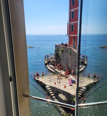 Riomaggiore Casa | Back in Tide , frontal sea view window, no AC, Pet friendly
