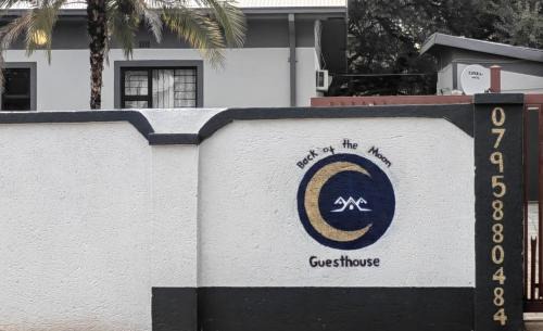 Ga-Segonyana Cama Y Desayuno | Back of the Moon Guesthouse