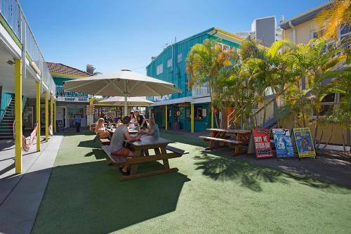 Surfers Paradise Hostal | Backpackers In Paradise 18-35 Hostel