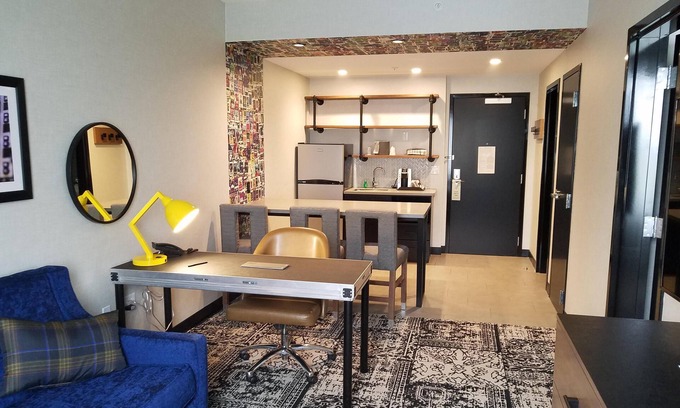 Lititz Hotel | Backstage Vibe Lancaster Charm-ADA Suite w/Roll-in Shower & Hearing Accessible