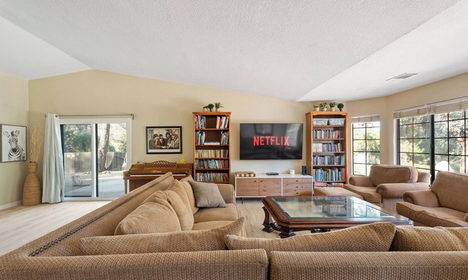 Lake Elsinore Casa | Secluded Backwoods Family Estate and Wedding Retreat