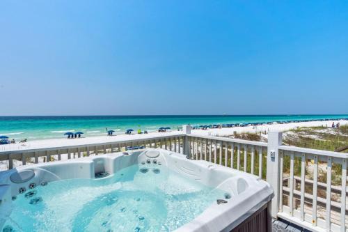 Frangista Beach Casa | Backyard Beach by AvantStay Oceanfront Destin Paradise