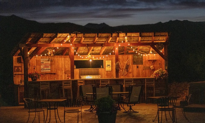 Daniel Casa | Aug-Sep Buy 3 get 4th free - 25 from Park City- Hot tub, Theater Room, Sleeps 16