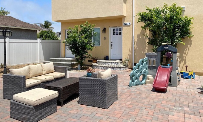 Harbor Gateway South Casa | Backyard Guest House