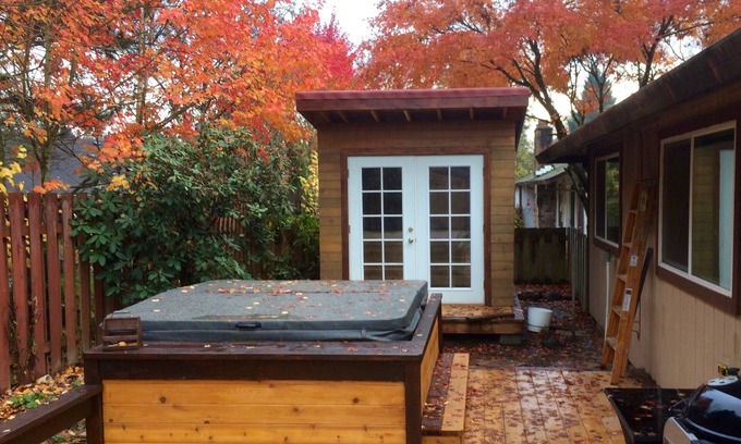 McMinnville Casa | Bañera de hidromasaje y sauna en el patio trasero cerca del centro