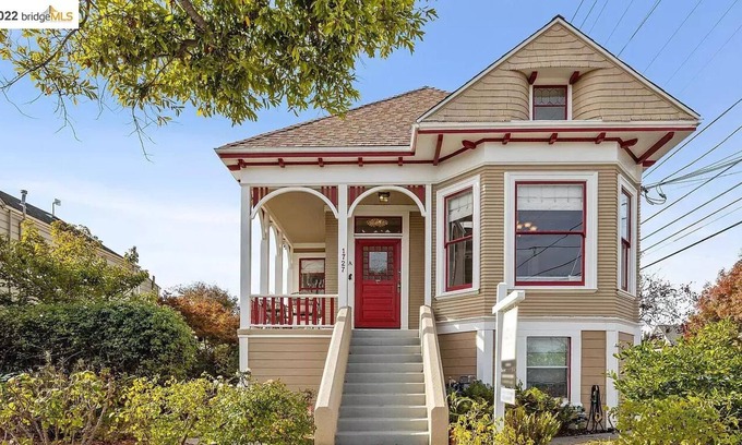 West Alameda Apartamento | Backyard oasis with patio