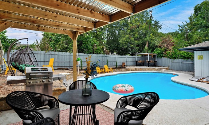 Euless Casa | Backyard Oasis with Private Pool & Outdoor Lounge