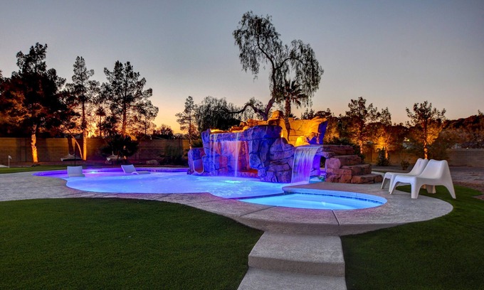 Las Vegas Casa | Backyard Paradise resort home minutes to the strip!