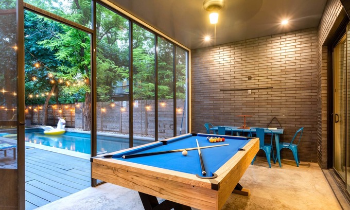 East Cesar Chavez Casa | Backyard Pool Oasis Rainey Street 6 min Walk