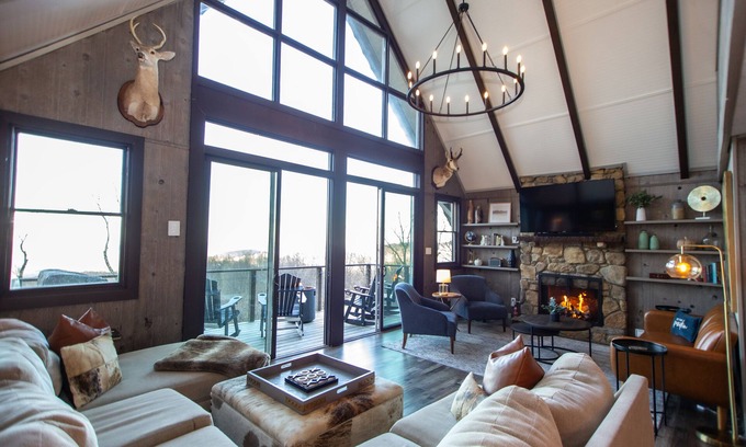 Banner Elk Chalet De Esquí | Backyard trail access- AC- Hot tub - EV Charging