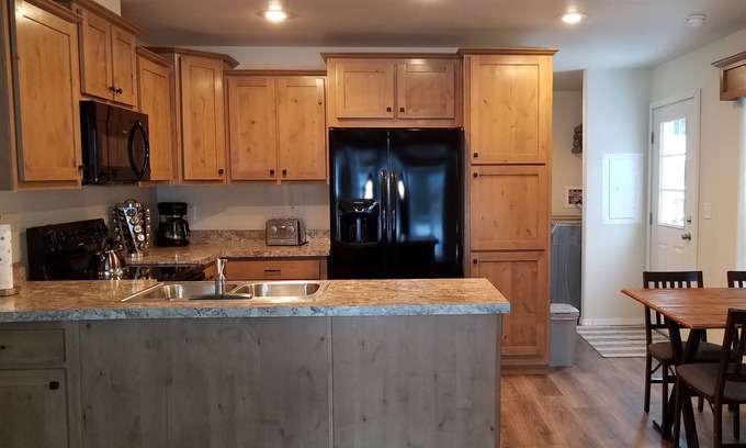 Whitefish Cabaña | Bad Rock Canyon Cottage