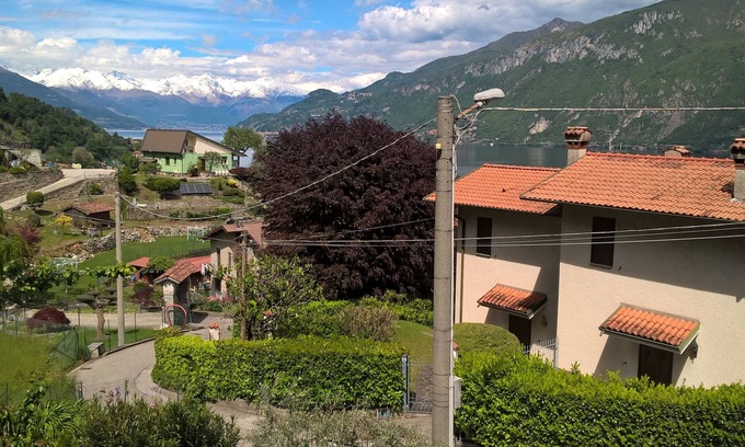 Limonta Apartamento | BaDe house a 5 minutos de Bellagio y 200 metros del lago, en un antiguo pueblo en el lago