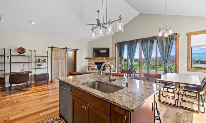 Loghill Village Casa | Badger Retreat on Golf Course