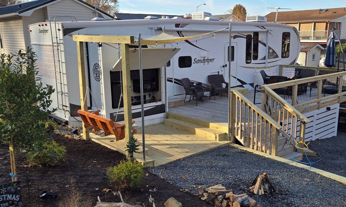 New London Casa | Badin Shores Resort Rental - Sleeps 6 - Fun Lake Vacation - Super Cute!!