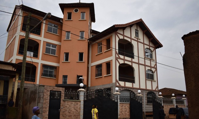 Bafoussam Apartamento | BAFOUSSAM CORAZÓN DE LA CIUDAD 2P AMUEBLADO CUALQUIER CONFORT: RESIDENCE VICYMA