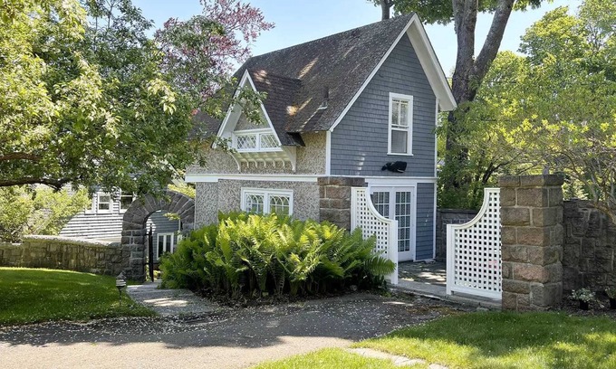 Bar Harbor Cabaña | Bagatelle Guest House-On historic waterfront estate in Bar Harbor near Acadia NP