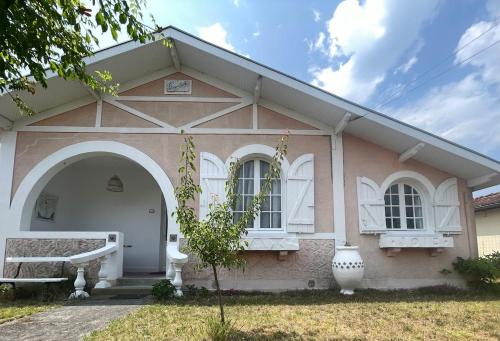 Ares Casa | Bagatelle House