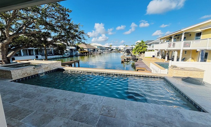 Key Allegro Casa | Bahama Cove! Newly remodeled one story Waterfront 3BRM/3BA home w/ Pool and spa
