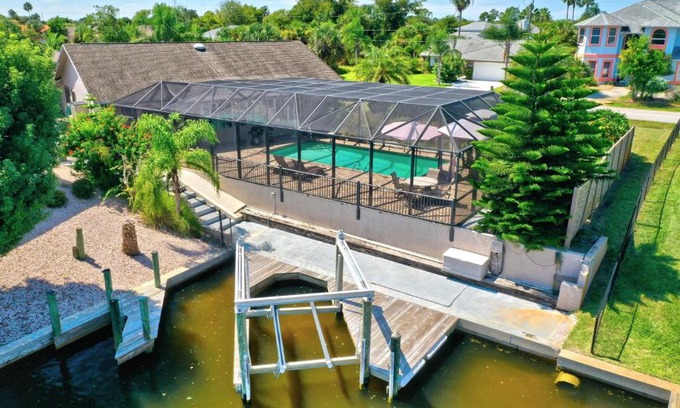 Palm Harbor Casa | Bahama Haven Saltwater Canal Pool Home w dock and boat lift