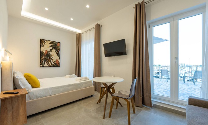 Bacoli Apartamento | Baia Flegrea Meublè - Deluxe Suite with terrace