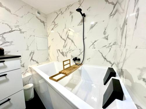Villeneuve-la-Garenne Apartamento | Baignoire Spa - 2 pièces moderne