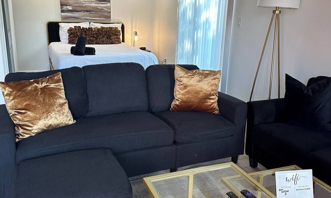 Huntsville Apartamento | Bailey's Blaque Suite-Near UAH & Midcity