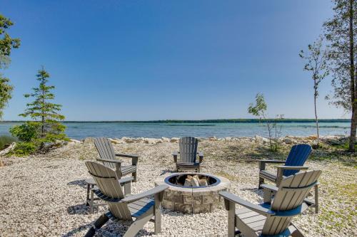 North Bay Casa | Baileys Harbor Waterfront Vacation Rental with Grill
