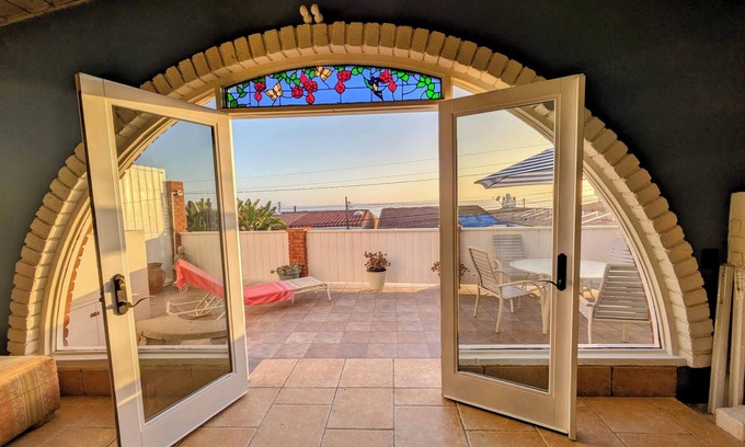 La Joya Casa | Baja Malibu Beach house - epic surf, pet and family friendly