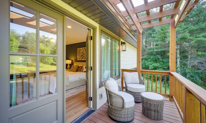 Bakersville Cabaña | Bakersville Sanctuary w/ Stunning Scenery, Hot Tub