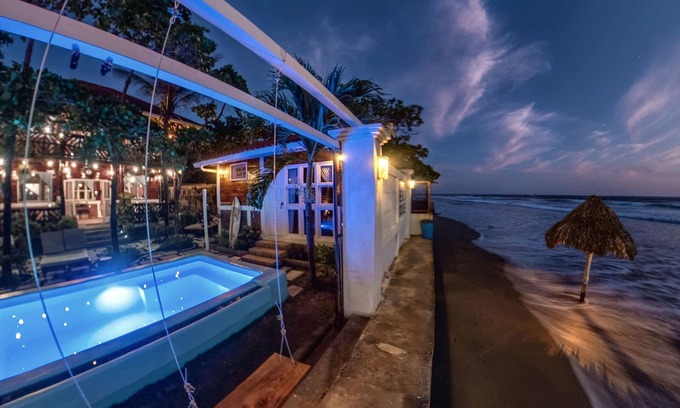 Pochomil Casa | Balcony Bedroom Suite w Romantic Sunsets - AC - Pool